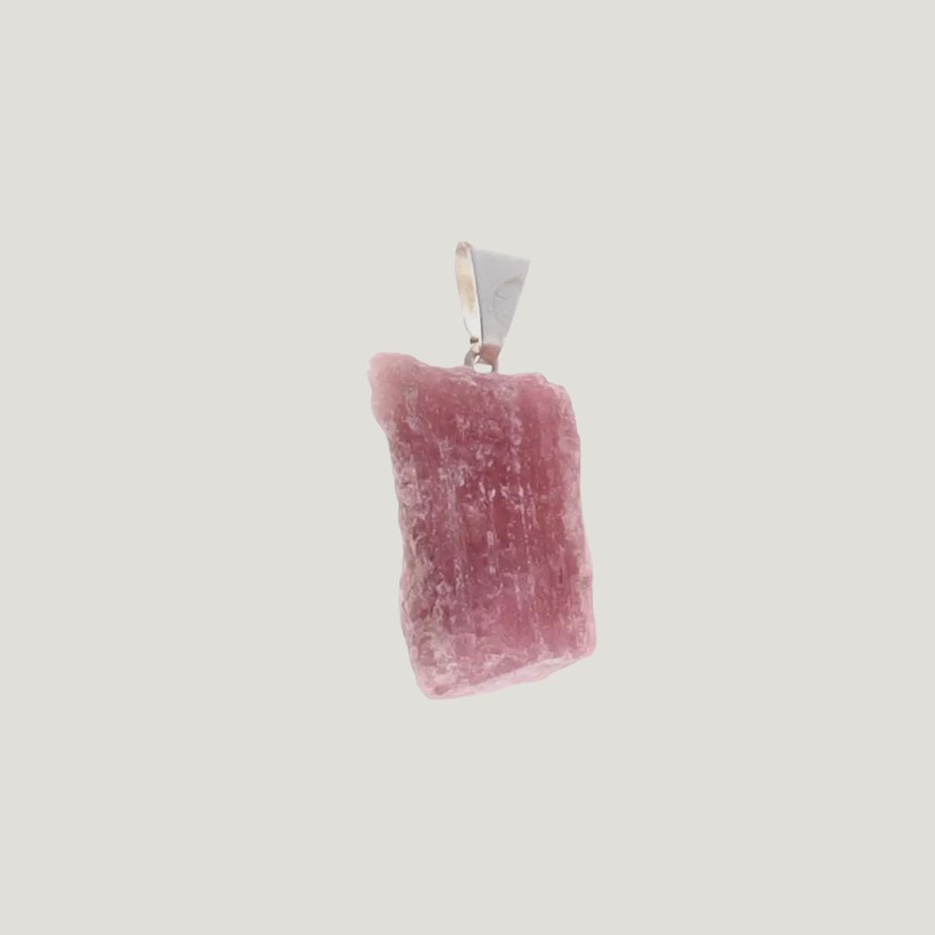 Colgante de Turmalina Rosa en Bruto – Amor, Autoestima y Sanación