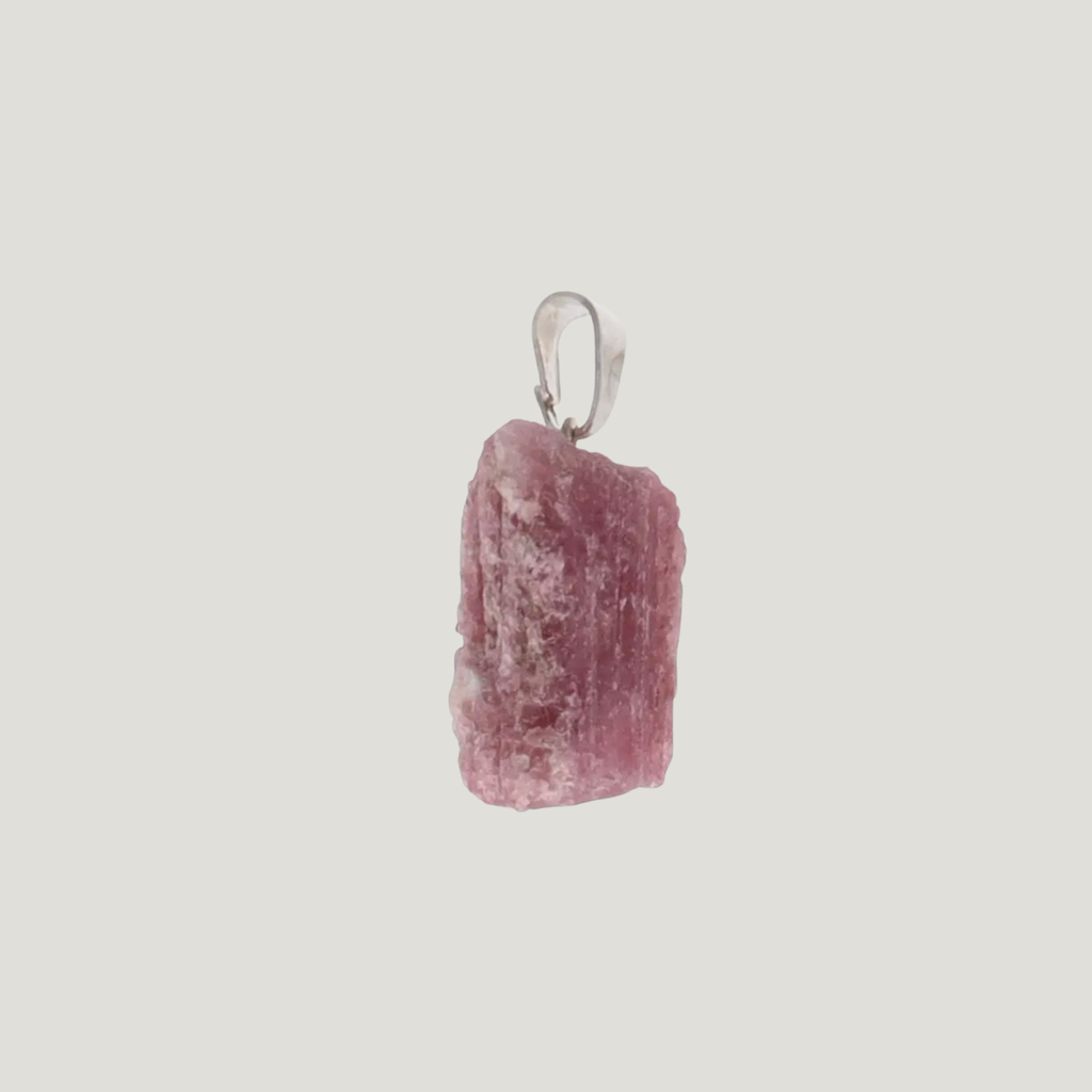 Colgante de Turmalina Rosa en Bruto – Amor, Autoestima y Sanación